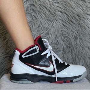 Nike Hyped 2 sneakers